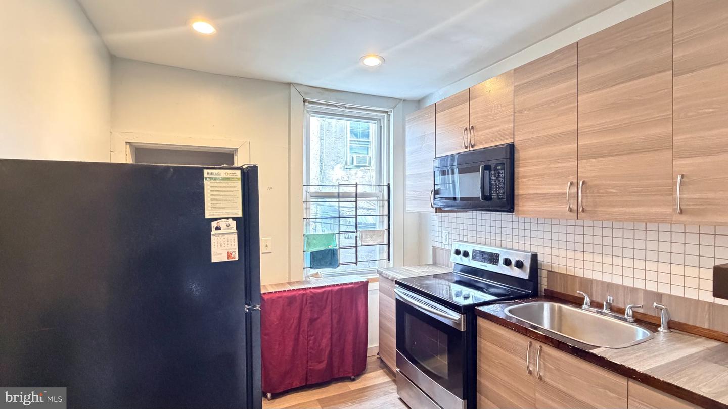 3209 N Randolph St Property Photo 6
