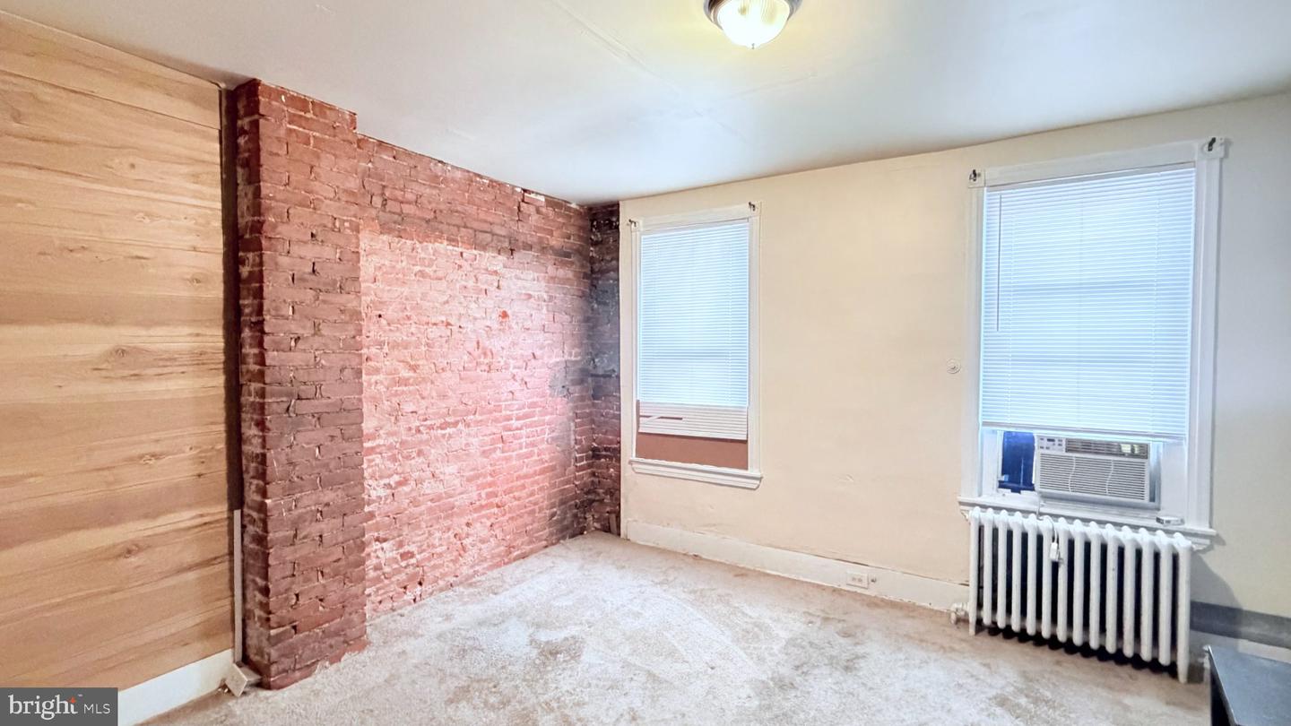 3209 N Randolph St Property Photo 11