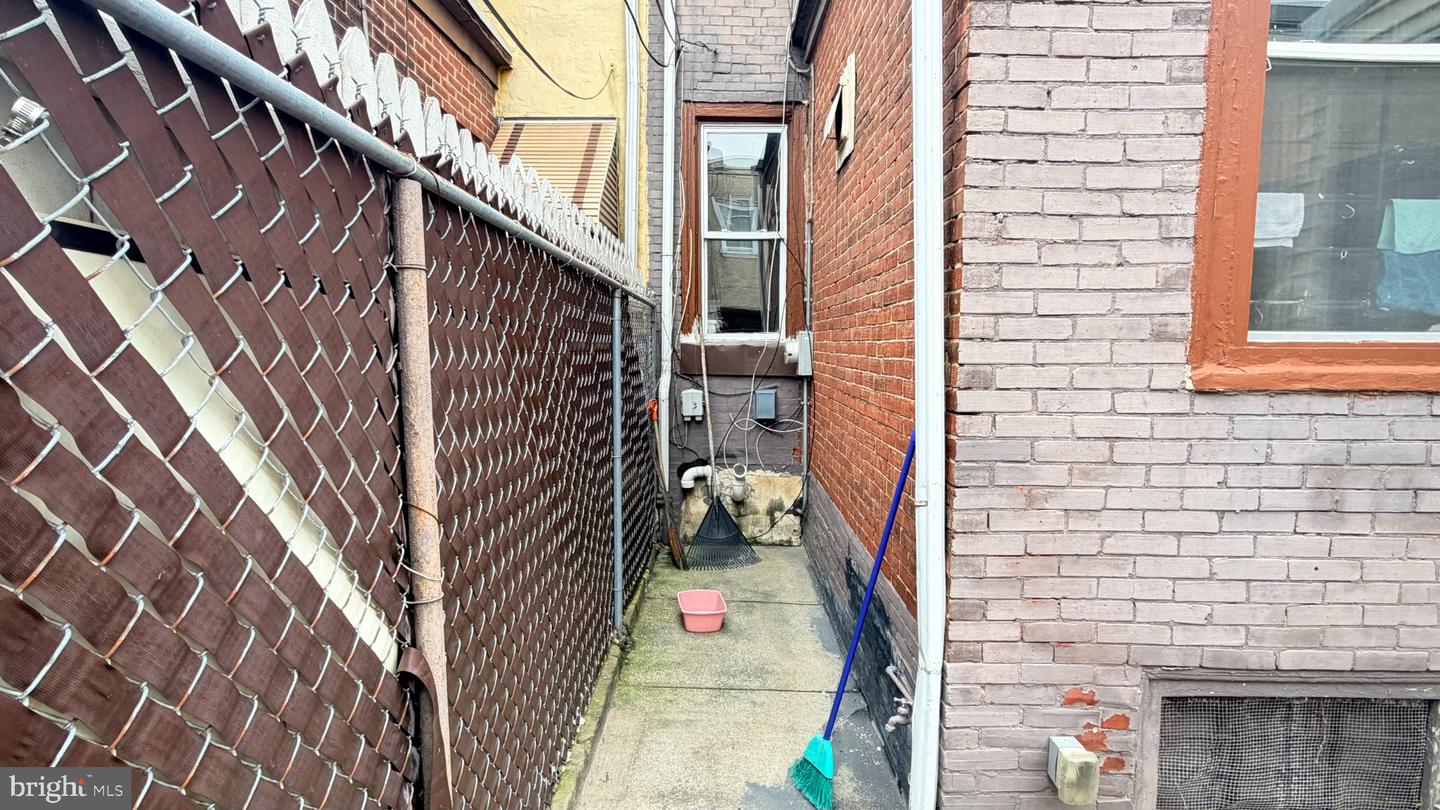 3209 N Randolph St Property Photo 27