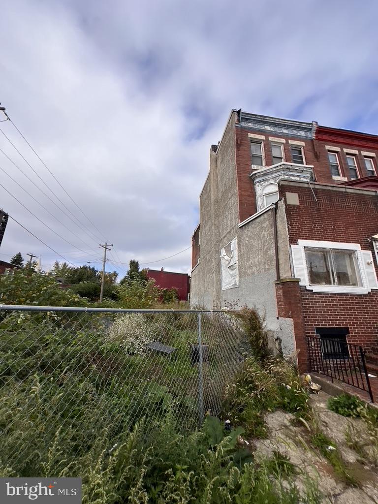1323 W ERIE AVE Property Photo 1
