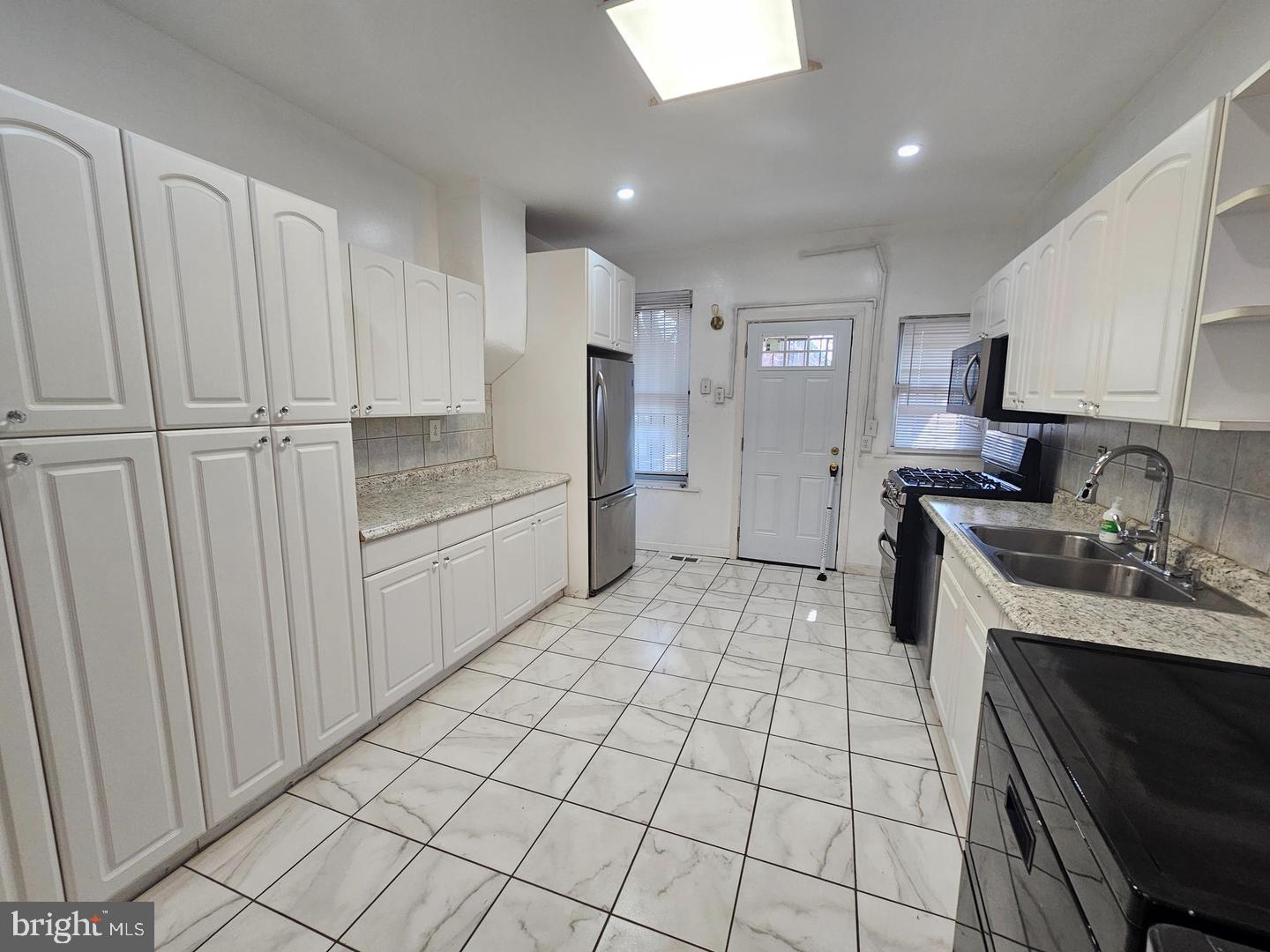 5152 Kershaw St Property Photo 7