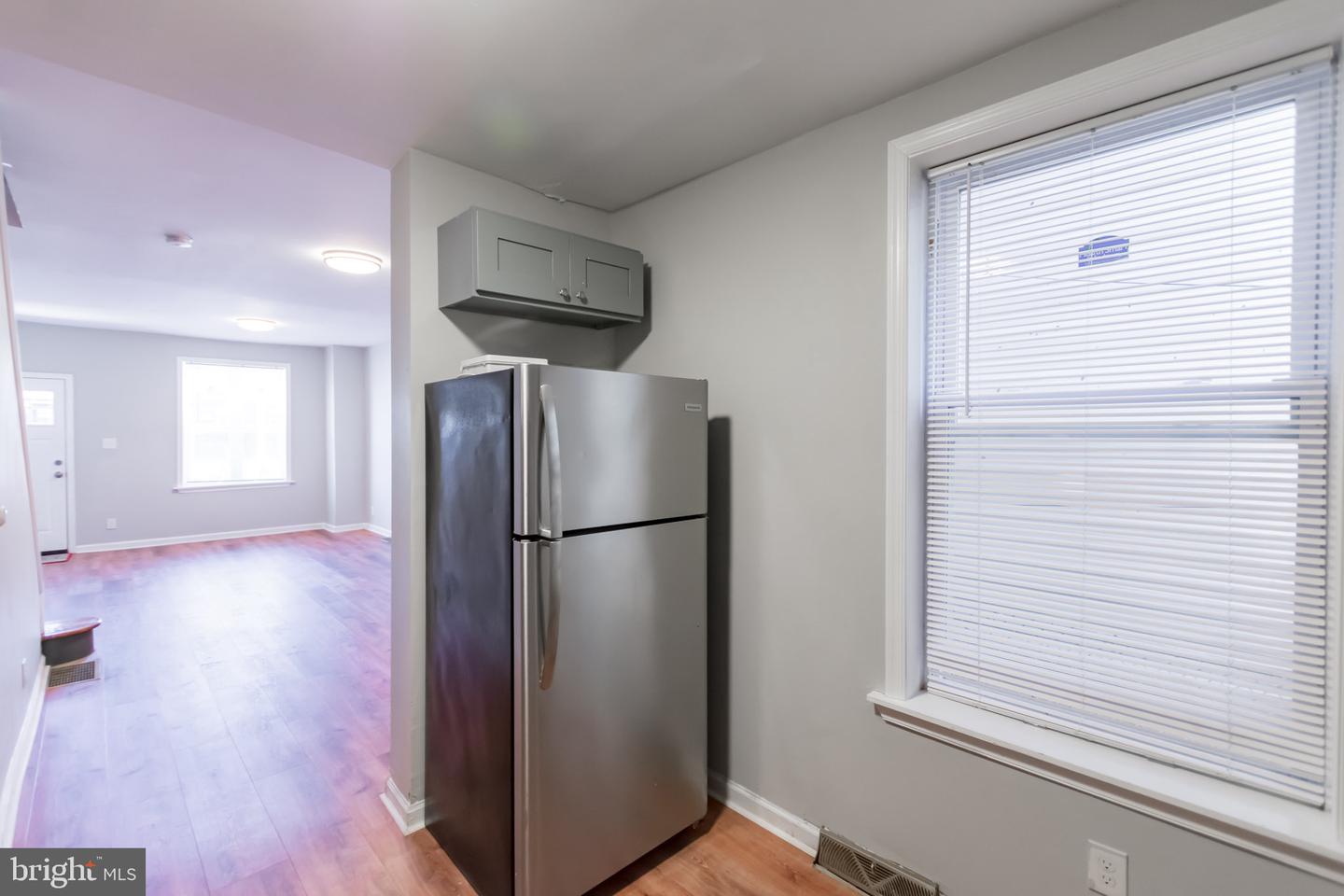 2260 E Cambria St Property Photo 6