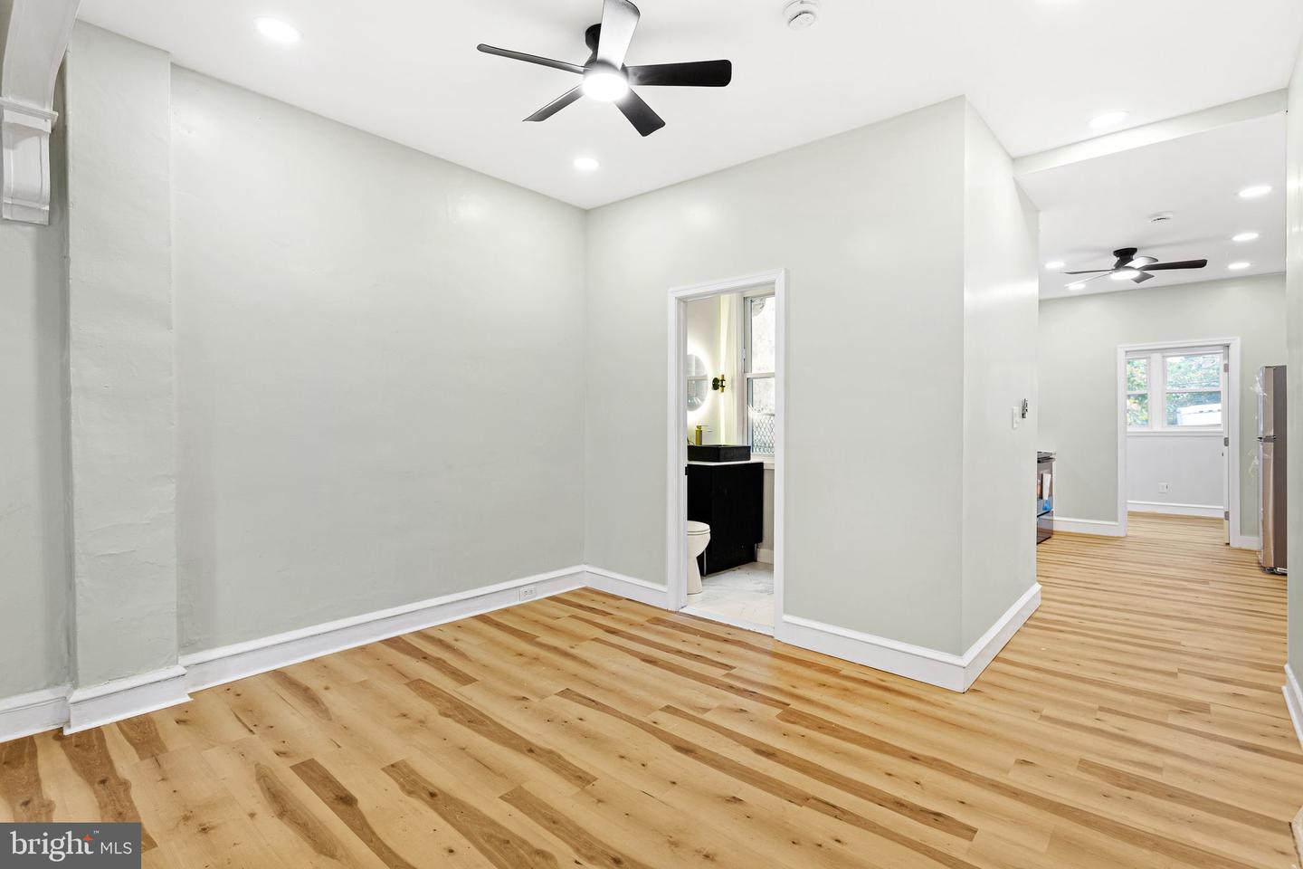 4911 W Girard Ave Property Photo 3