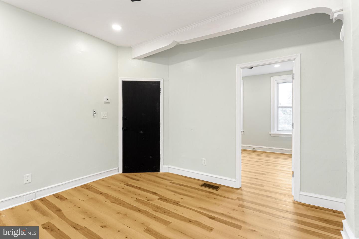 4911 W Girard Ave Property Photo 4