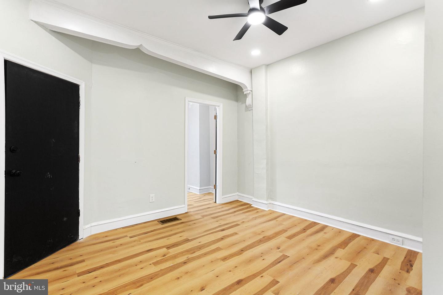 4911 W Girard Ave Property Photo 5