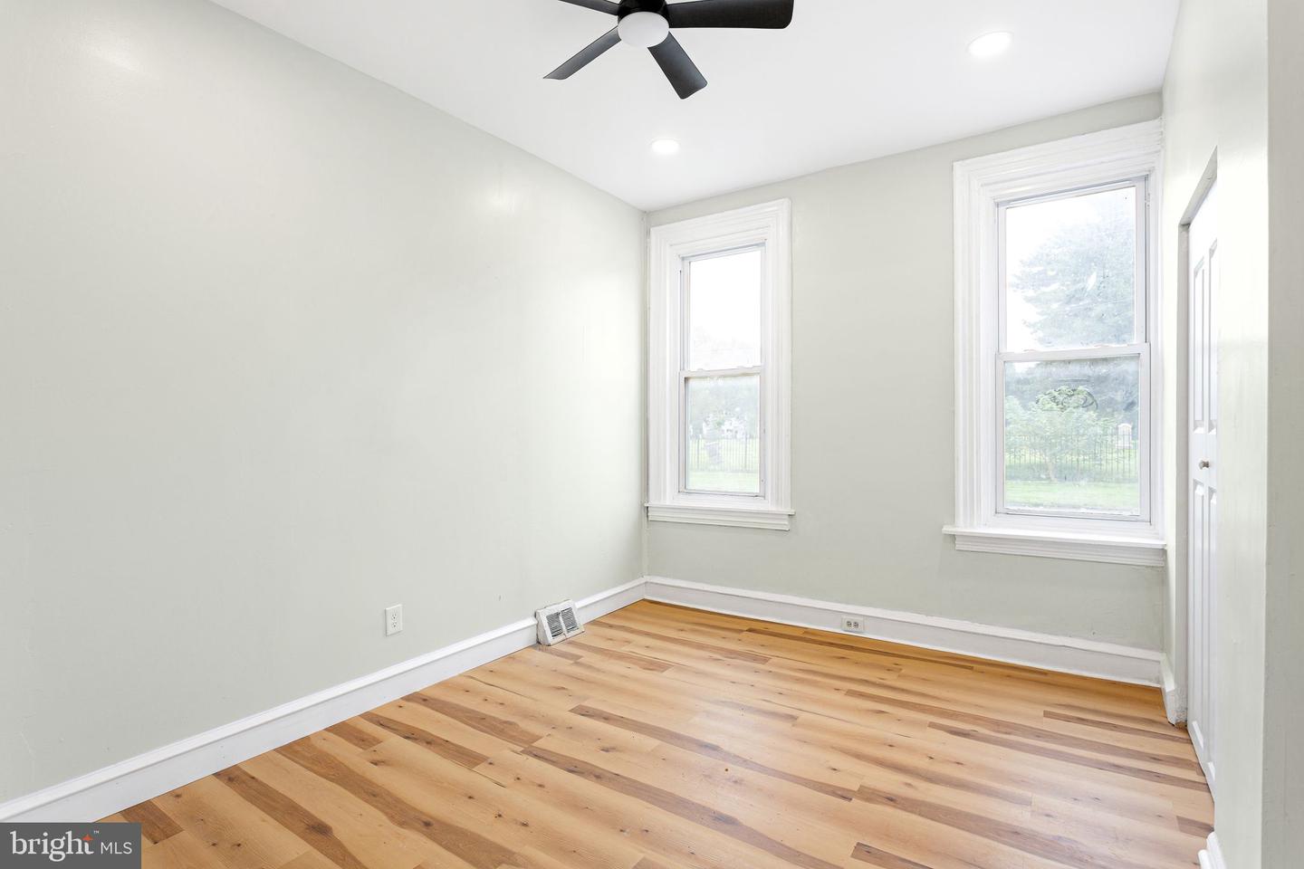 4911 W Girard Ave Property Photo 6