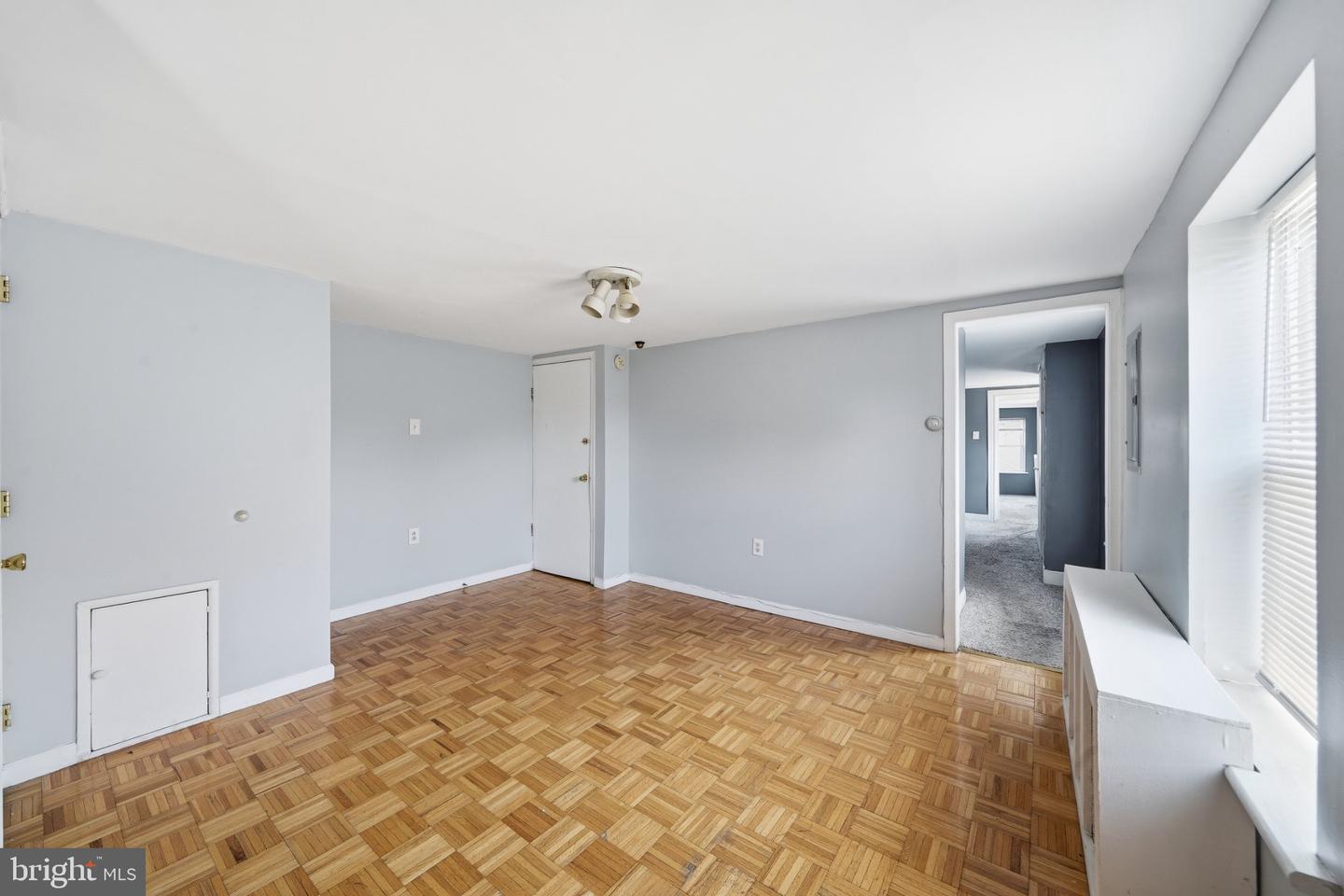 924 S 10th St #3rd Floor Property Photo 2
