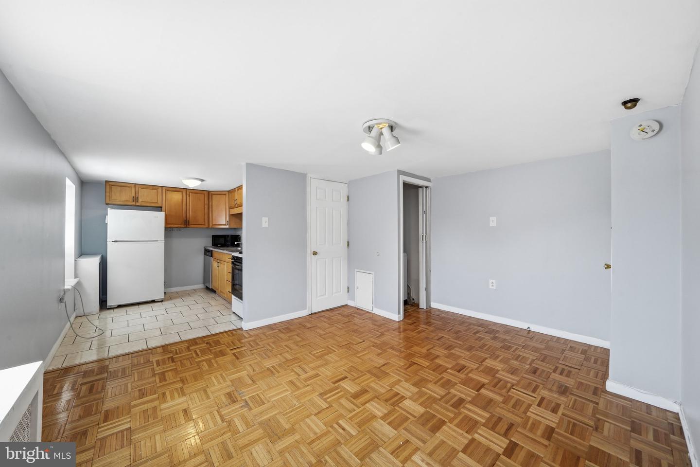 924 S 10th St #3rd Floor Property Photo 3