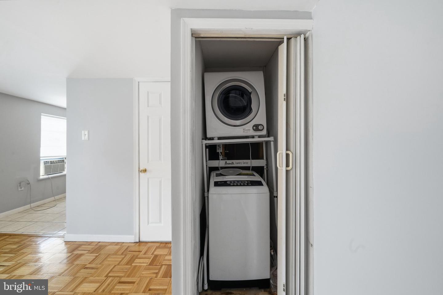 924 S 10th St #3rd Floor Property Photo 8