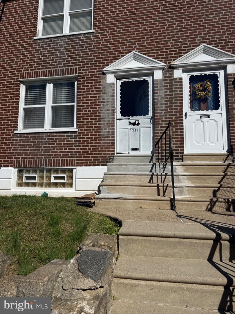 1311 BARNETT ST Property Photo 1