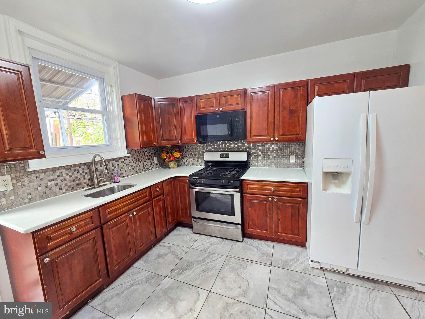 620 W Mayfield St Property Photo 11