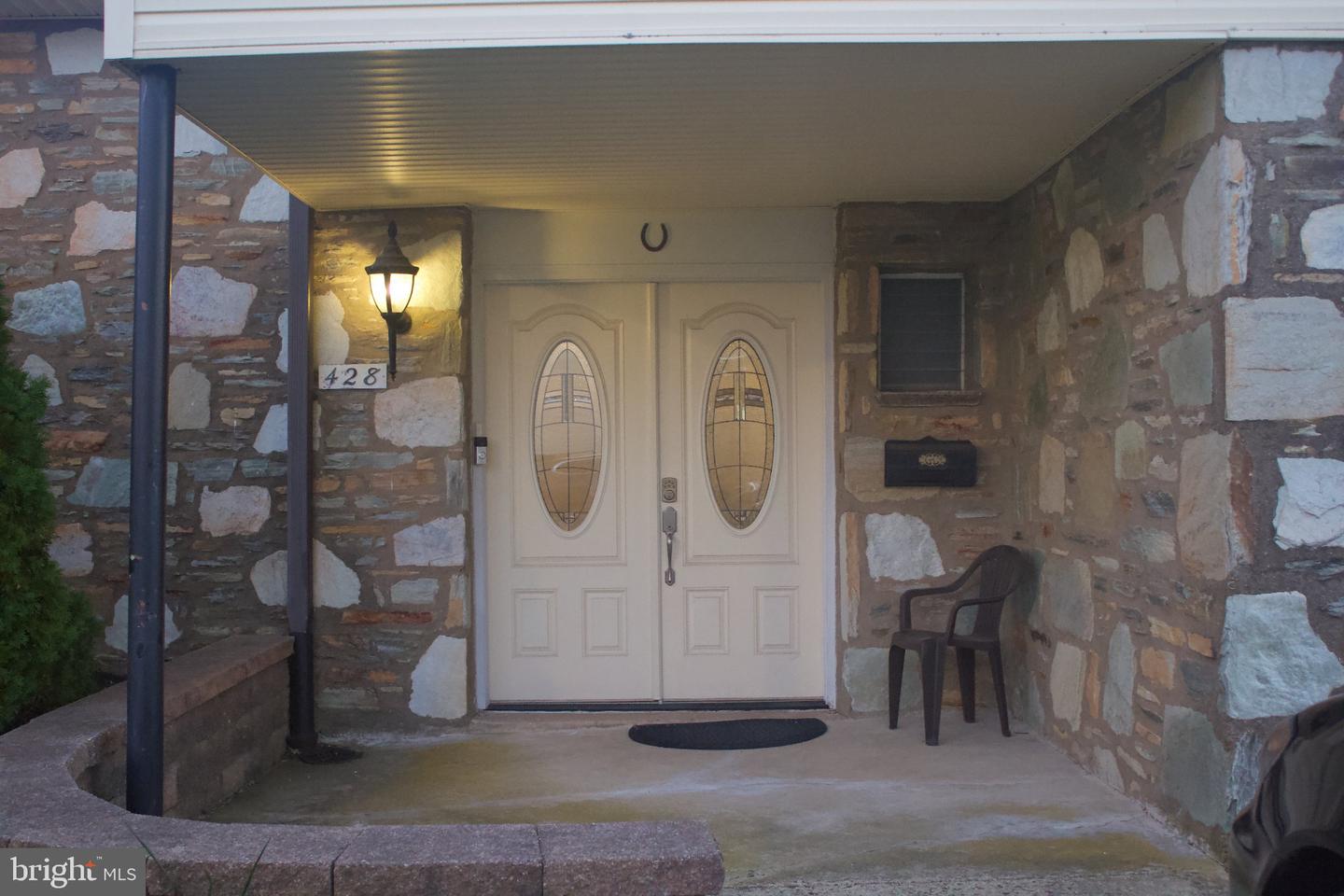 428 Hendrix St Property Photo 5