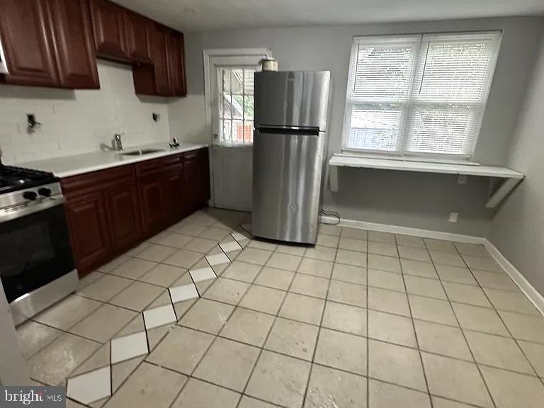 3737 Richmond St Property Photo 4