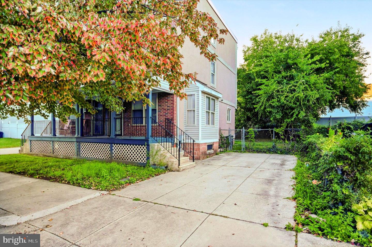 1917 W MASTER ST Property Photo 1