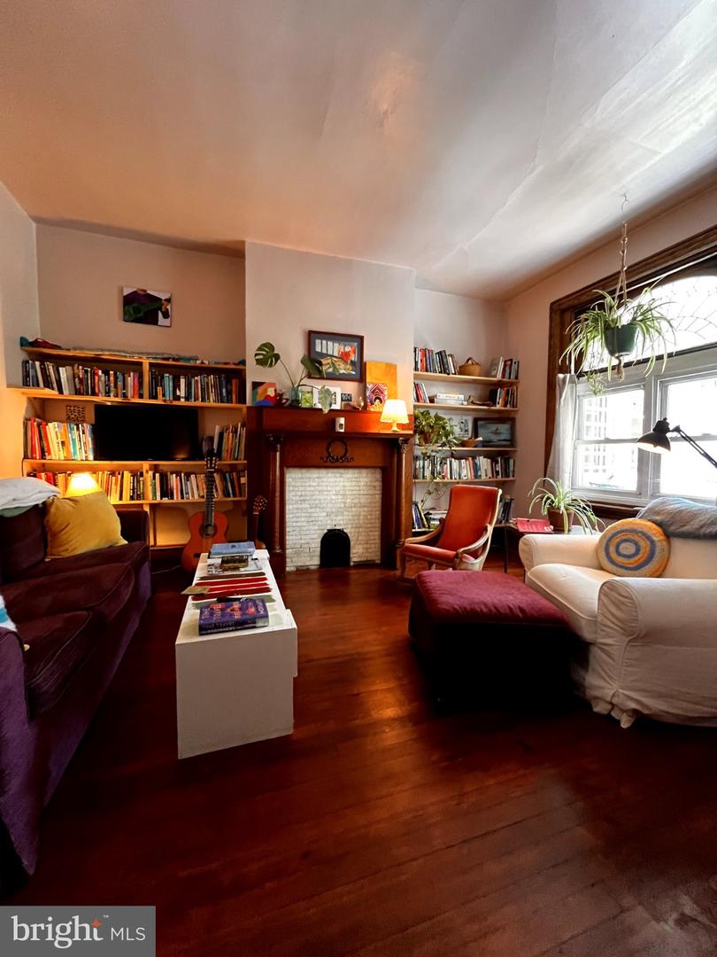 5231 Walnut St Property Photo 5