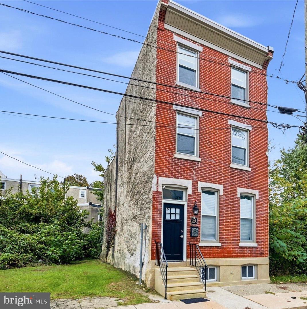 2015 N Lambert St Property Photo 1