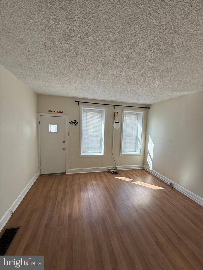 4819 Ogle St Property Photo 6