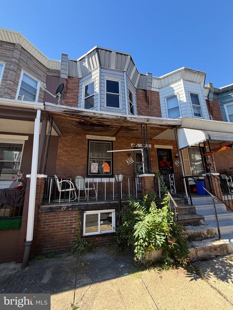 2756 N DOVER ST Property Photo 1