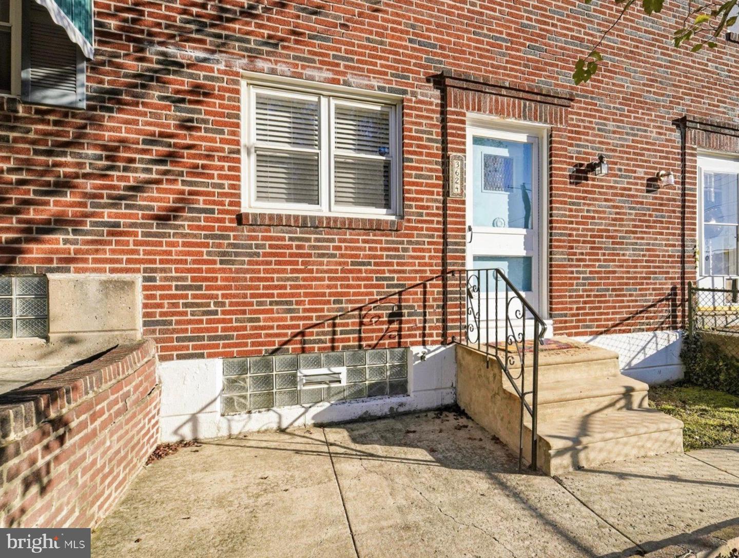 3624 WINONA ST Property Photo 1