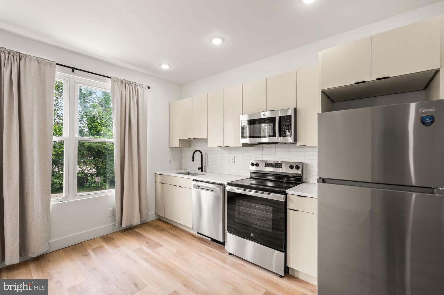 4921 Chester Ave #unit 301 Property Photo 2