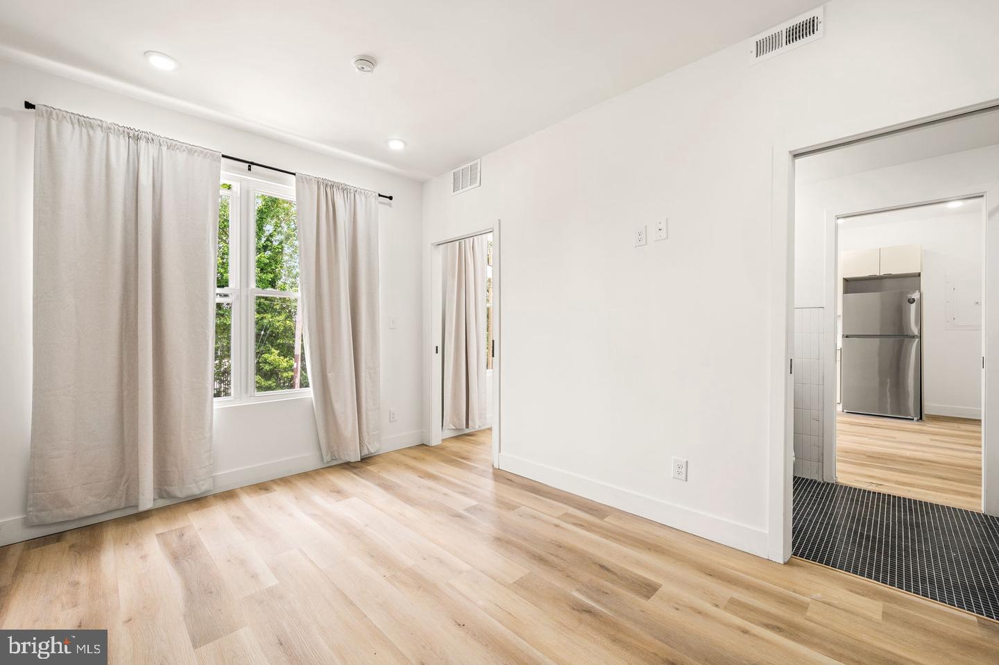 4921 Chester Ave #unit 301 Property Photo 6
