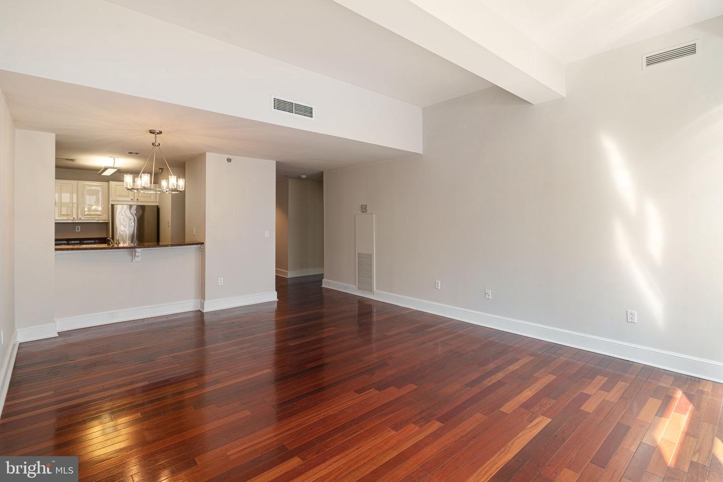1500 CHESTNUT ST #19C Property Photo 1