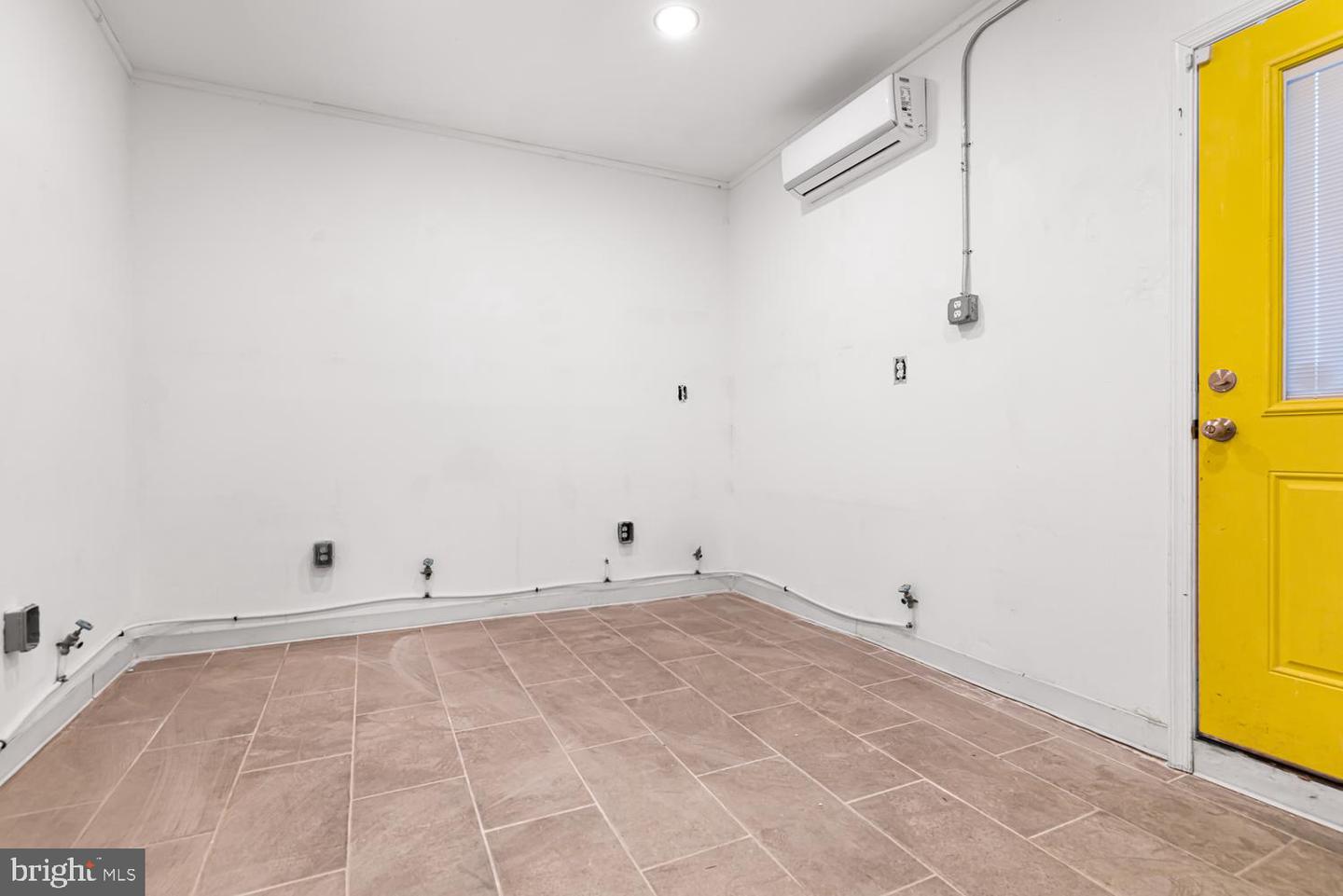 528 S 60th St Property Photo 5