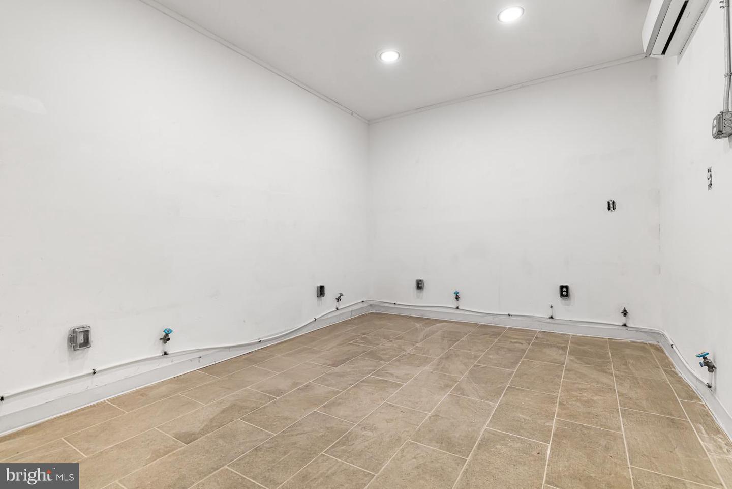 528 S 60th St Property Photo 7