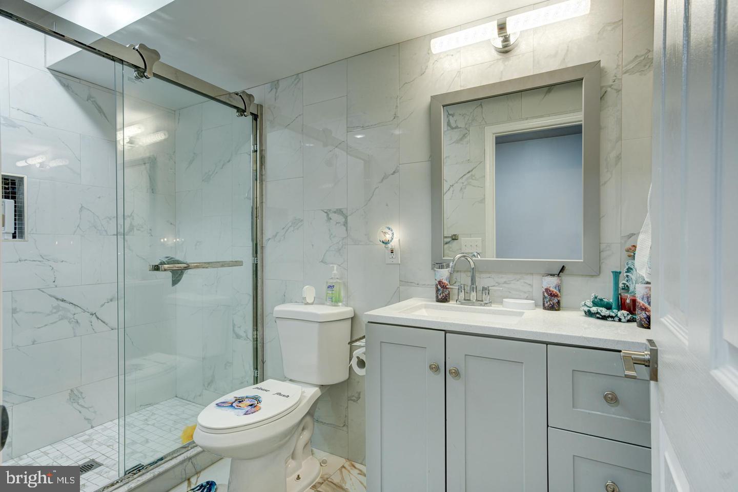 2611 S Marshall St Property Photo 17