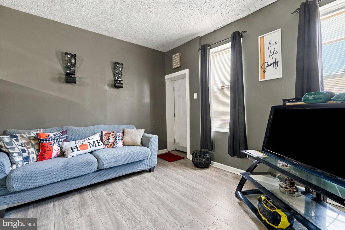 3334 Waterloo St Property Photo 4