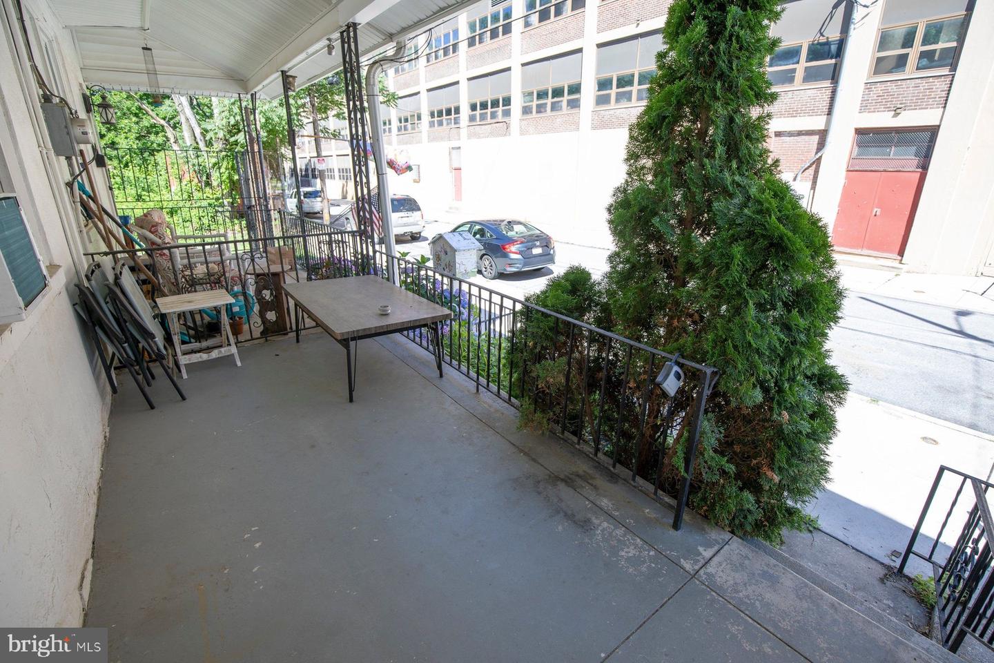 417 Krams Ave Property Photo 3