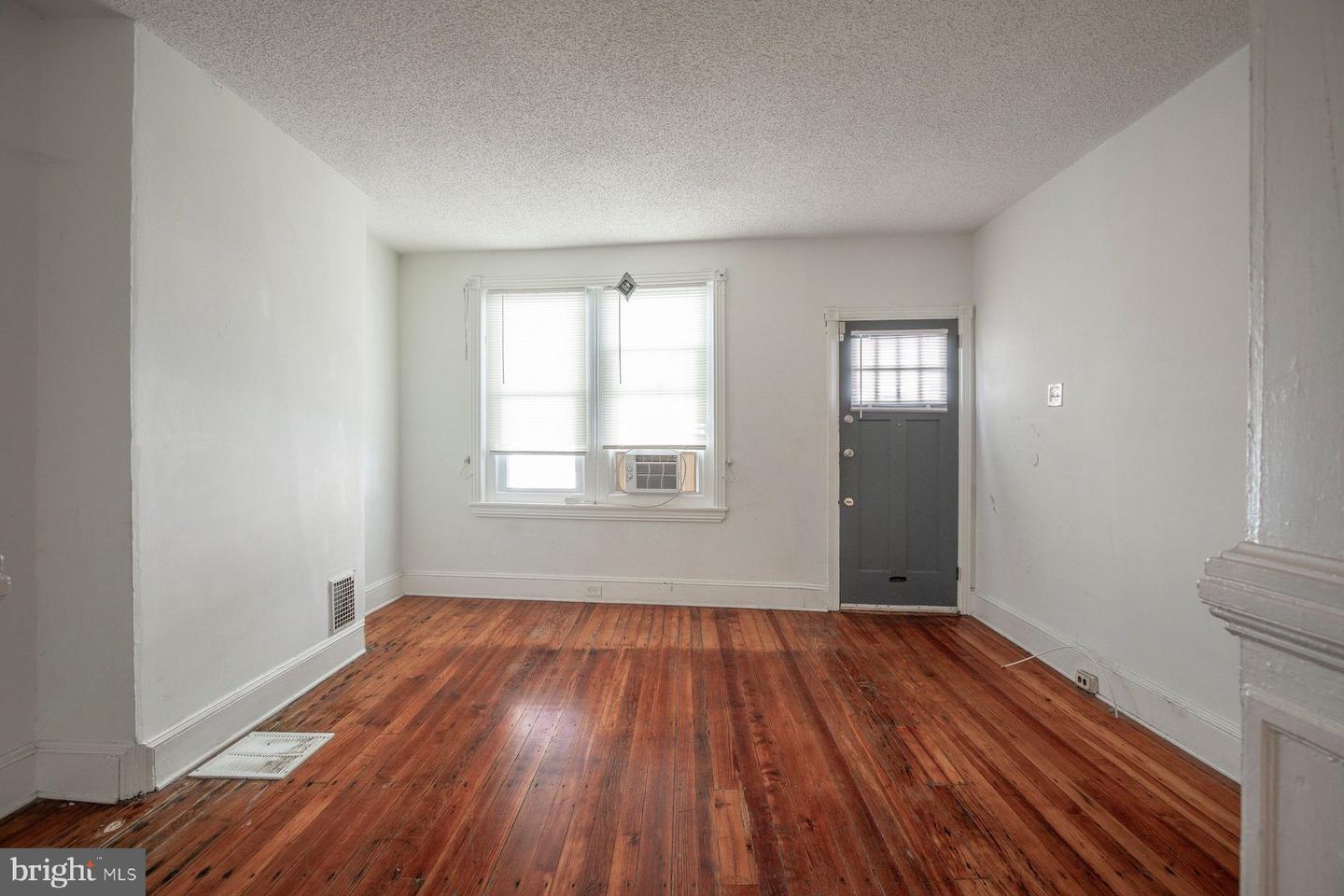 417 Krams Ave Property Photo 4