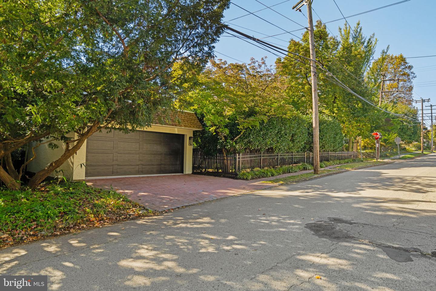102 W Gravers Ln Property Photo 6