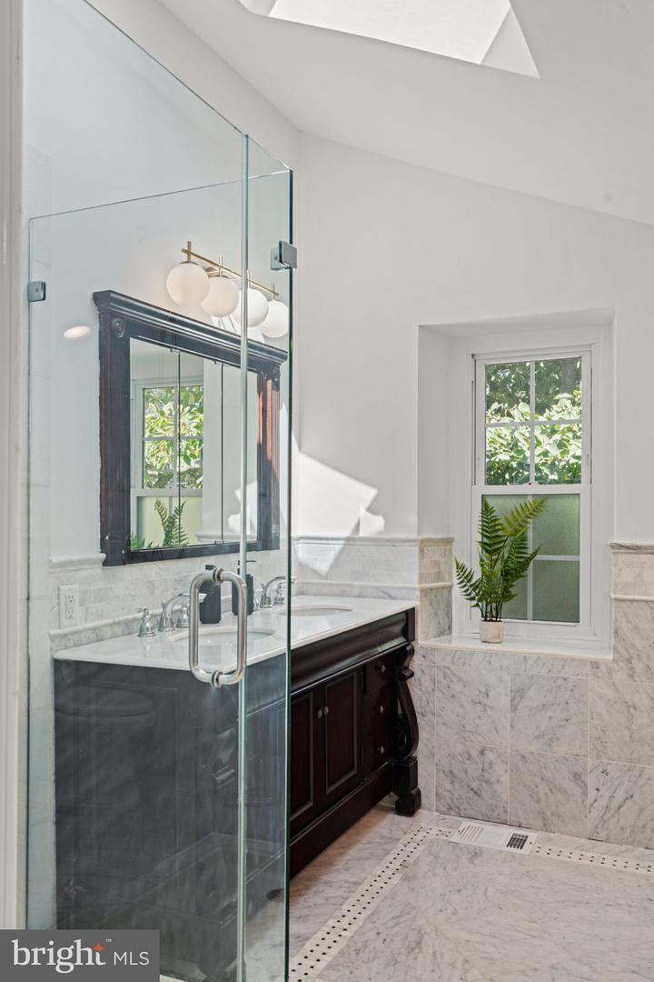 102 W Gravers Ln Property Photo 65