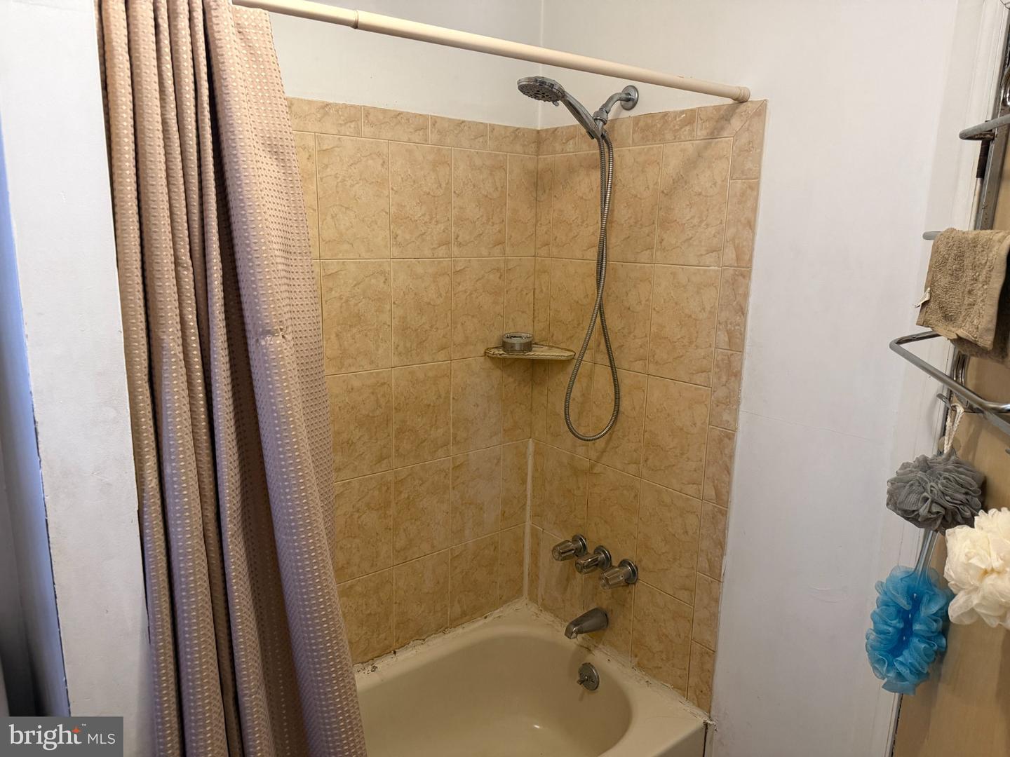 2521 S American St Property Photo 13
