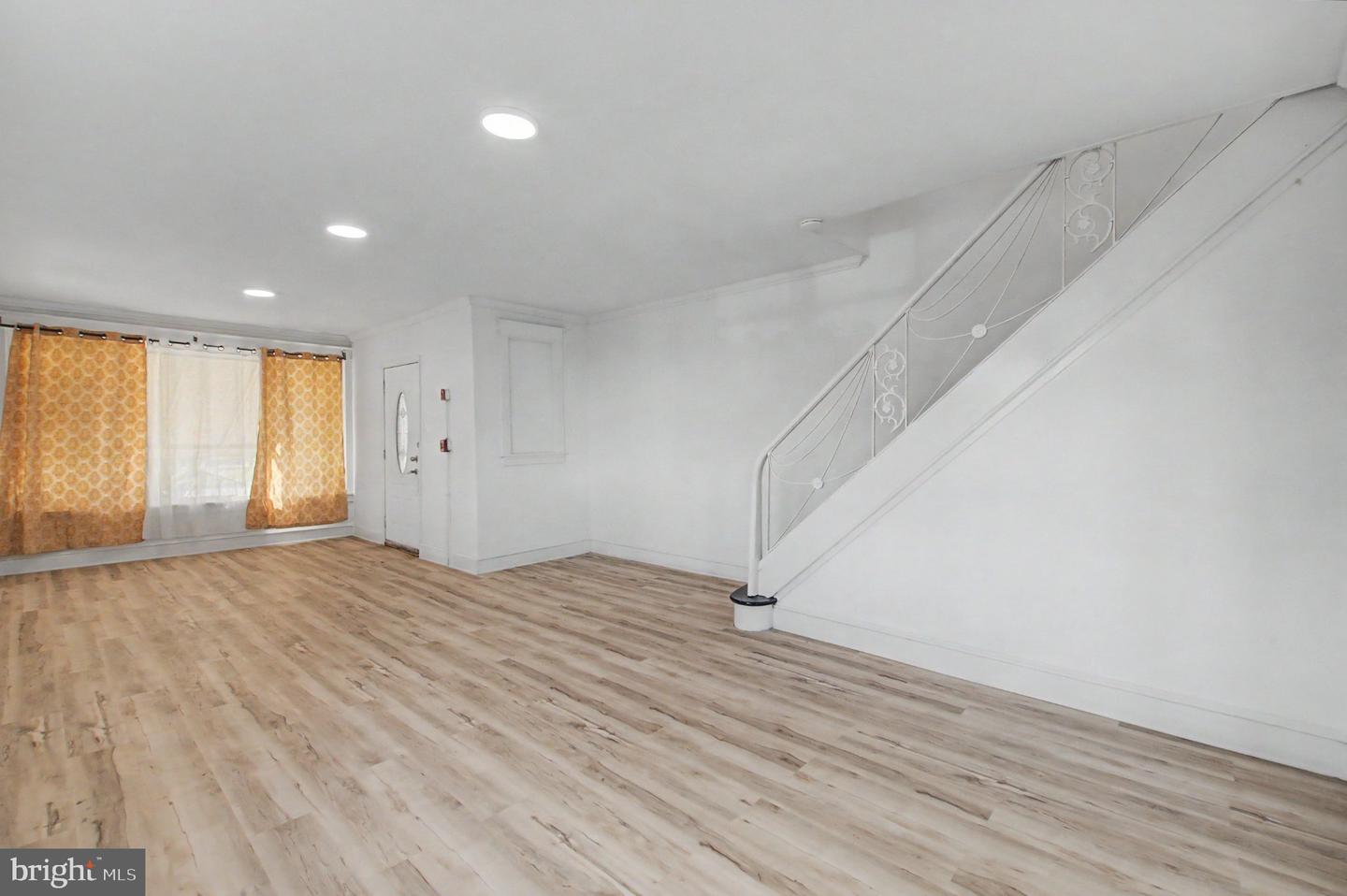 5262 E Roosevelt Blvd Property Photo 13