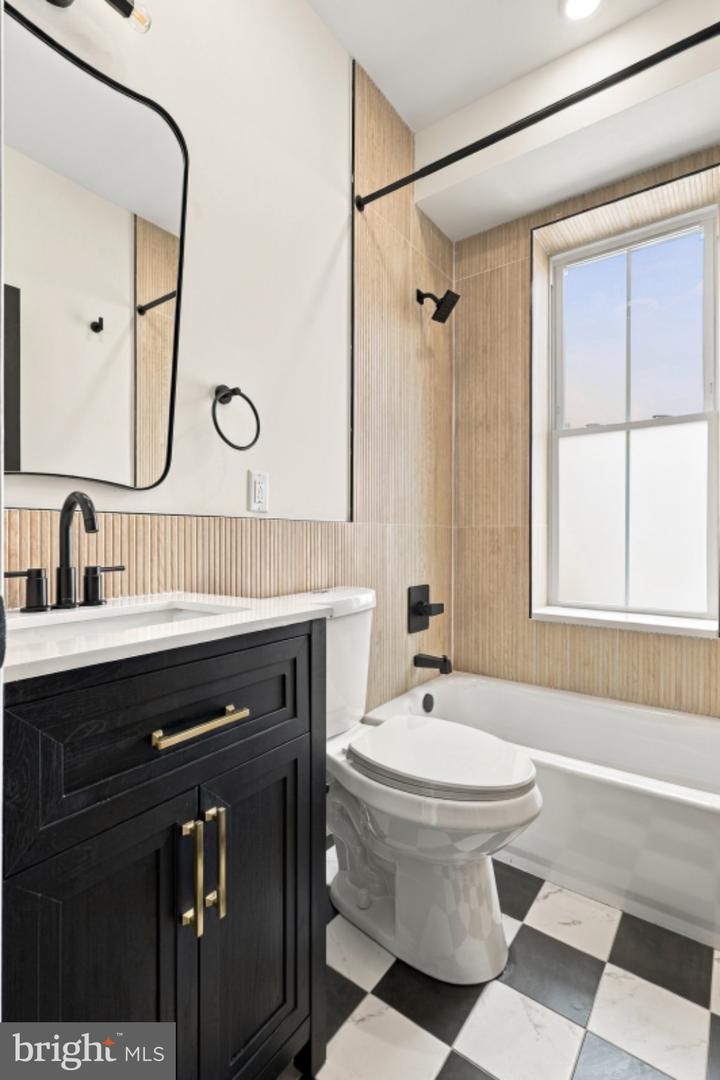 2434 N 33rd St #b Property Photo 12