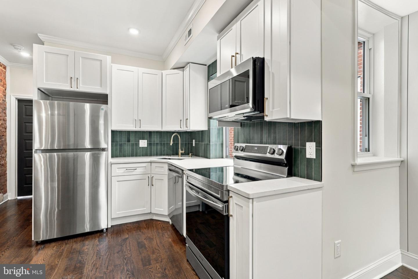 2434 N 33rd St #b Property Photo 16