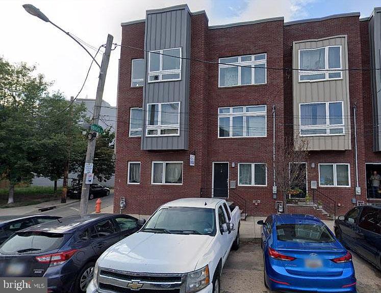2018 TRENTON AVE Property Photo 1
