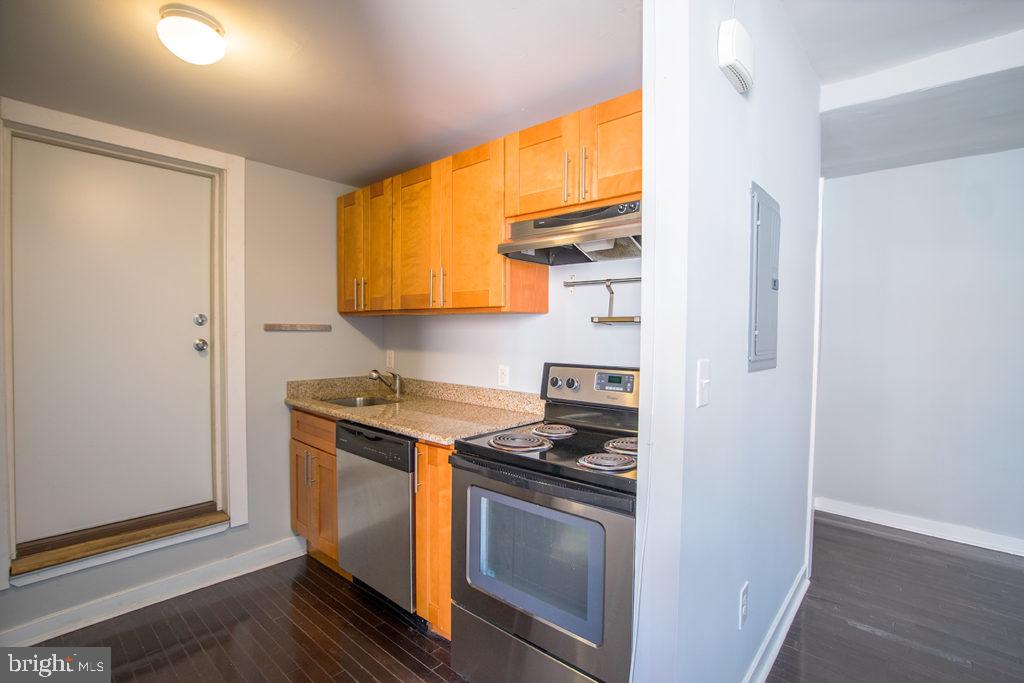 1249 S 21ST ST #UNIT 2R Property Photo 1