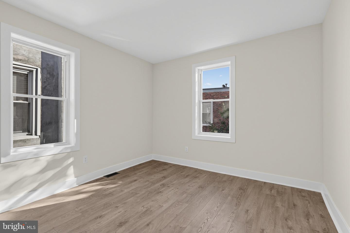 939 S 59th St Property Photo 26