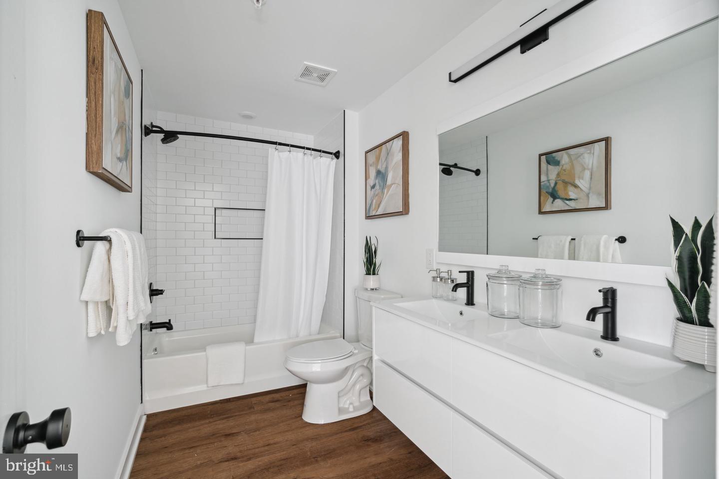 5904 Germantown Ave #104 Property Photo 18