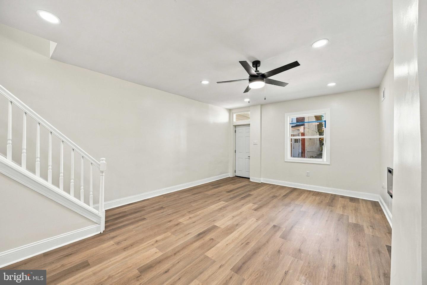 155 N Peach St Property Photo 6