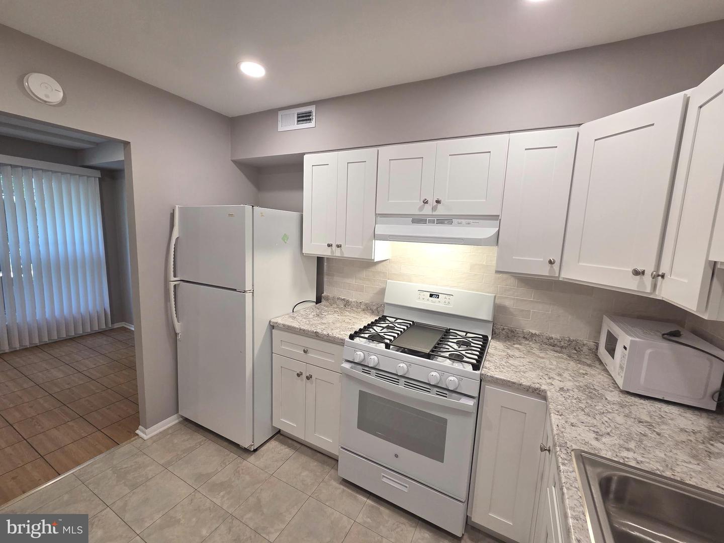 2201 STRAHLE ST #A18 Property Photo 1