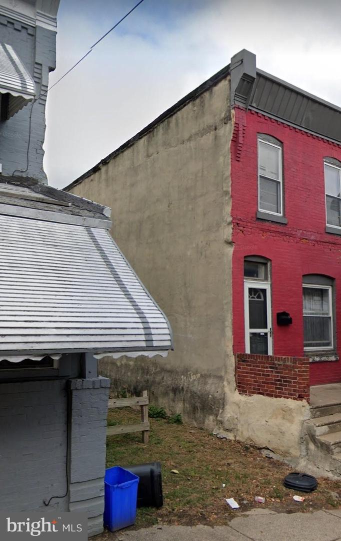 1338 S Stanley St Property Photo 1