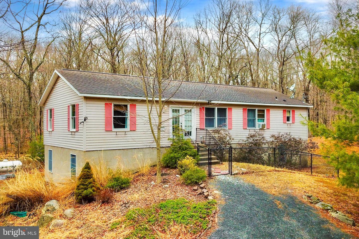 102 Fern Ter Property Photo