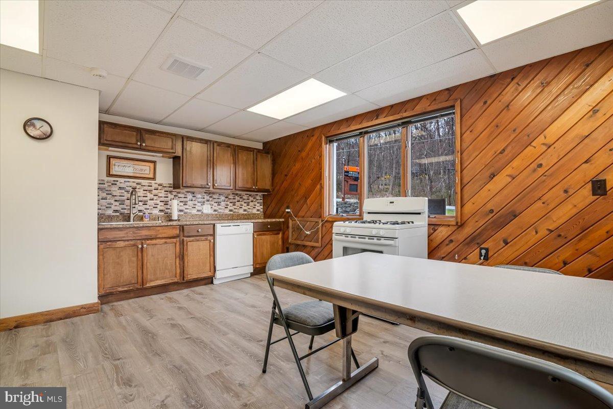 220 Silver Lake Rd Nw Property Photo 51