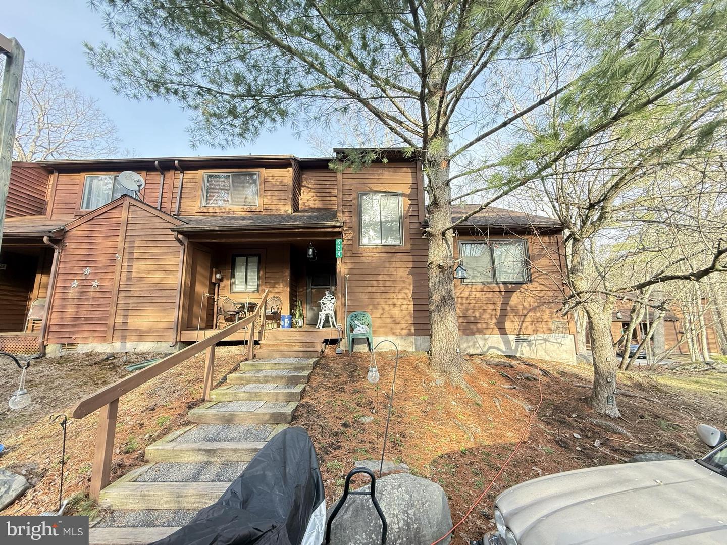 524 WALES CT