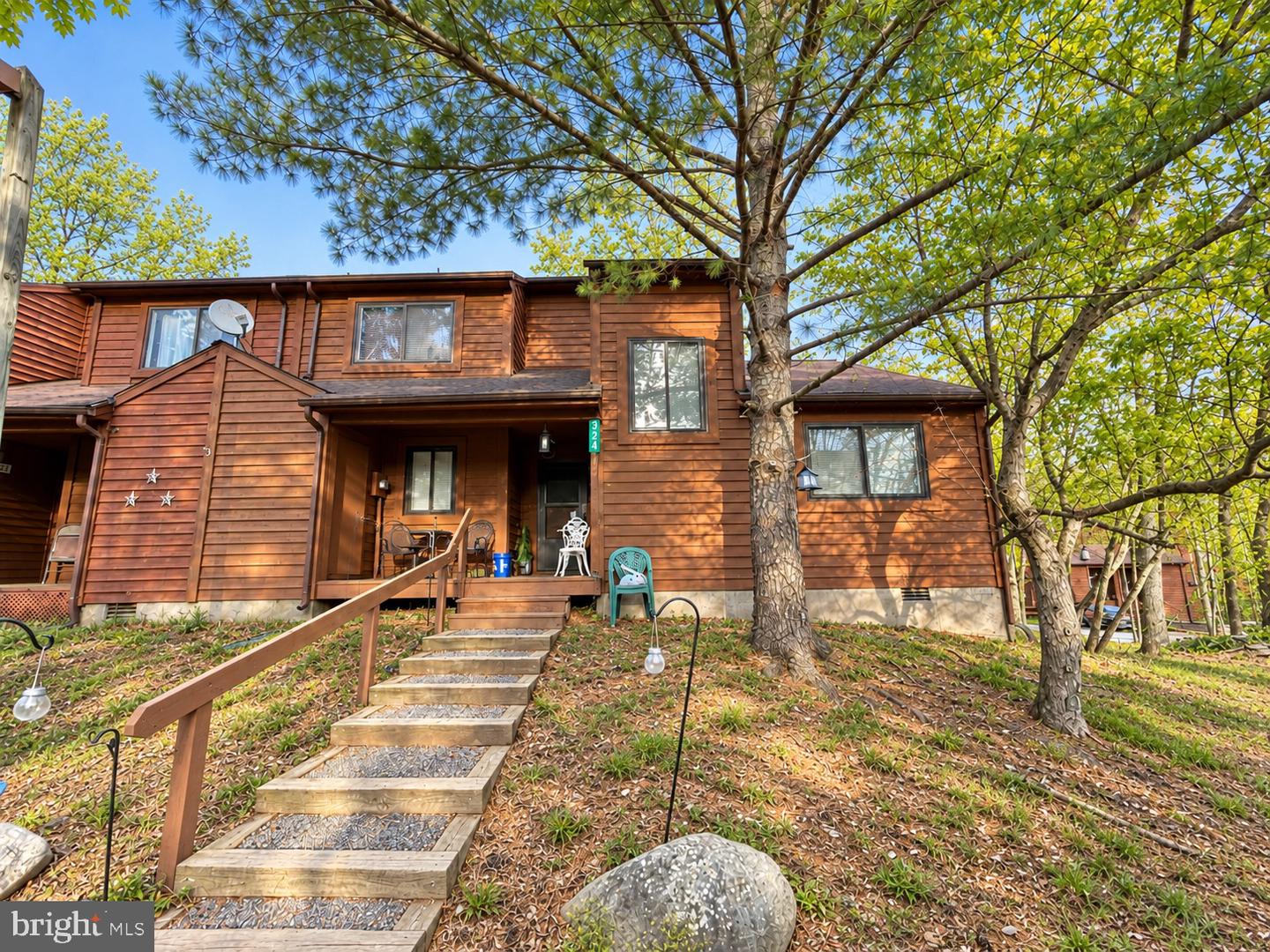 524 Wales Ct Property Photo 1