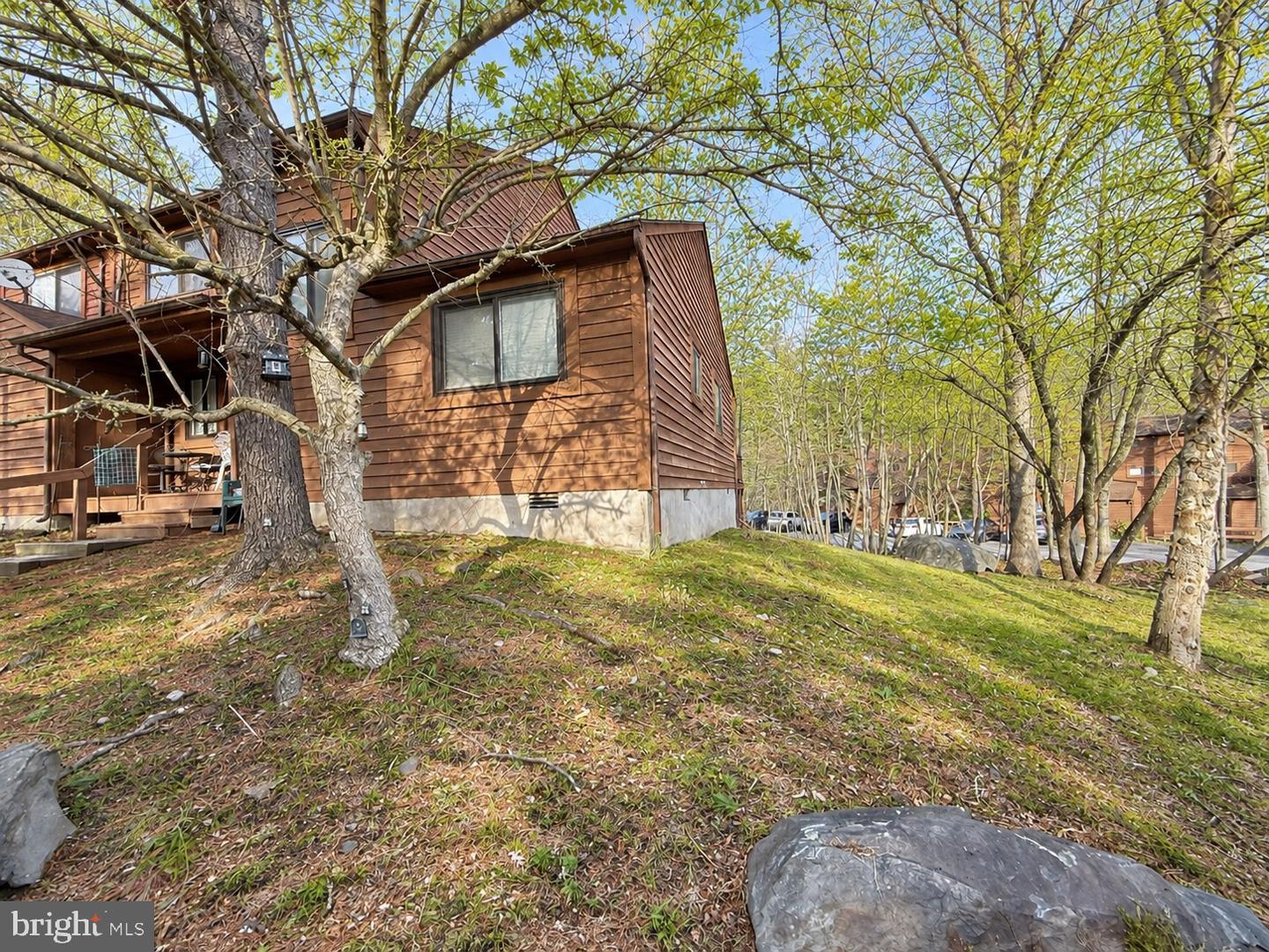 524 Wales Ct Property Photo 2